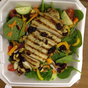 Manny's Universal Cafe - Grilled Chicken Spinach Salad ($7.49) - chicken was fairly tasteless, and that pretty much is what a salad with chicken is about - Juice Bars & Smoothies Near Me - Greensboro, North Carolina