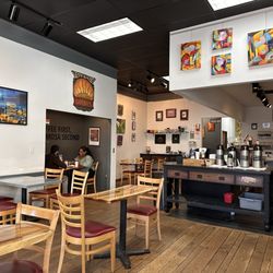 Goldy's Corner - Dining area