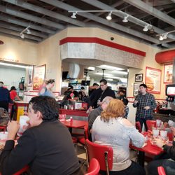 Freddy's Frozen Custard & Steakburgers - Very busy.  Line is out the door.