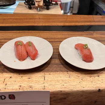 Seaweed Hand Roll Bar - Toro nigiri (a la carta left; omakase piece right) - Sushi Bars Near Me - Glendale, California Seaweed Hand Roll Bar - Toro nigiri (a la carta left; omakase piece right) - Sushi Bars Near Me - Glendale, California