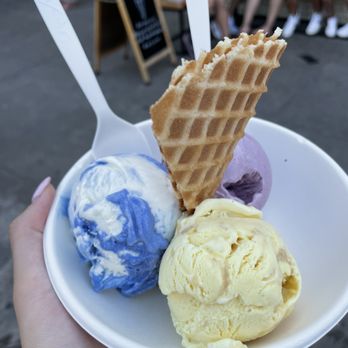 Jeni's Splendid Ice Creams - Tasting trio - Ice Cream & Frozen Yogurt Near Me - Austin, Texas Jeni's Splendid Ice Creams - Tasting trio - Ice Cream & Frozen Yogurt Near Me - Austin, Texas
