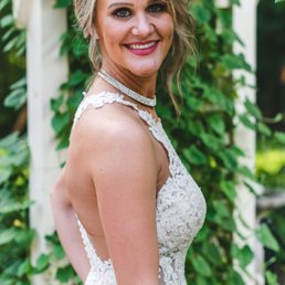 I felt beautiful on my wedding without a stitch of makeup on my eyebrows, thanks to Ali! I felt beautiful on my wedding without a stitch of makeup on my eyebrows, thanks to Ali!