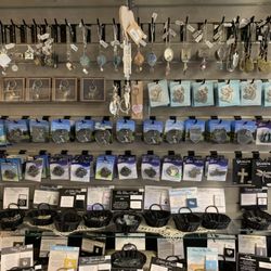 Angela's Angels Gift Shop - Guardian angel protection for your car with visor clips, car charms and hundreds of pocket tokens!