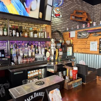 Hart's Garage - Bar - New American Near Me - Hampshire, Illinois Hart's Garage - Bar - New American Near Me - Hampshire, Illinois