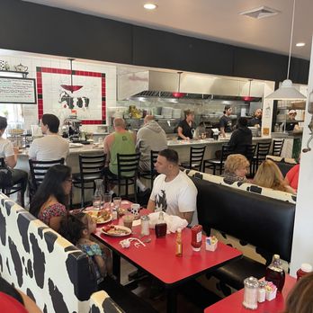 Maureen's Kitchen - Inside - Breakfast & Brunch Near Me - Smithtown, New York Maureen's Kitchen - Inside - Breakfast & Brunch Near Me - Smithtown, New York