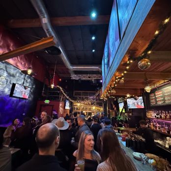 Roam - Interior - Cocktail Bars Near Me - Seattle, Washington