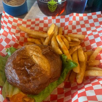 Throne Brewing - Grilled Buffalo chicken sandwich - Breweries Near Me - Glendale, Arizona