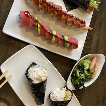 Minato Sushi - Crunchy hand-rolls, spicy tuna hand-roll, Hawaiian roll, Hot Night Roll. - Sushi Bars Near Me - Lake Forest, California Minato Sushi - Crunchy hand-rolls, spicy tuna hand-roll, Hawaiian roll, Hot Night Roll. - Sushi Bars Near Me - Lake Forest, California