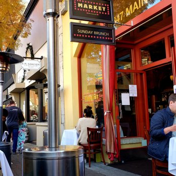 Market - people sitting at tables outside a restaurant - American Near Me - St Helena, California