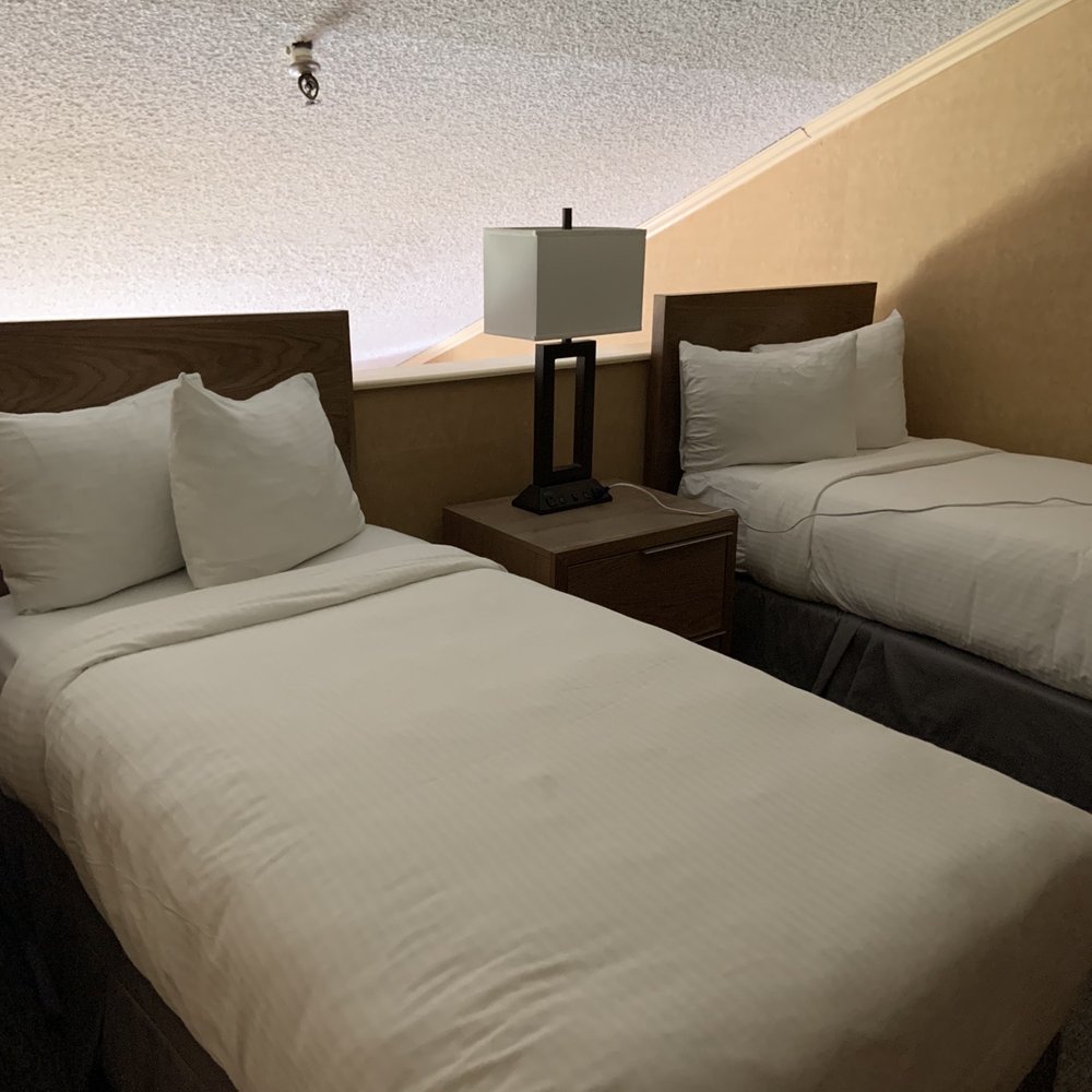 Mammoth Mountain Inn - Upstairs 2 twin beds of the king size loft - Ski Resorts Near Me - Mammoth Lakes, California Mammoth Mountain Inn - Upstairs 2 twin beds of the king size loft - Ski Resorts Near Me - Mammoth Lakes, California