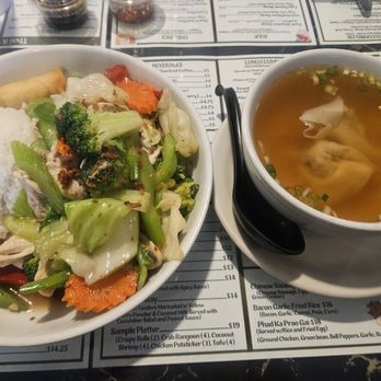 Young's Restaurant - Veggie Delight with Chicken lunch combo - Chinese Near Me - Seattle, Washington Young's Restaurant - Veggie Delight with Chicken lunch combo - Chinese Near Me - Seattle, Washington