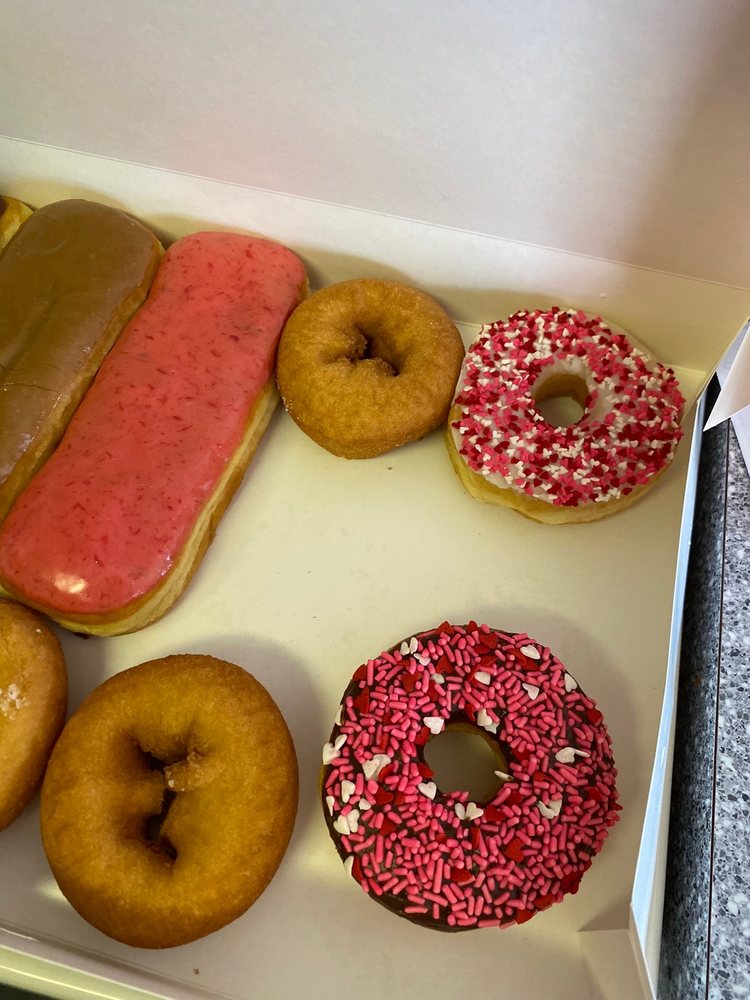 YUMMY DONUTS Updated September 2024 16 Photos 1701 S Mustang Rd