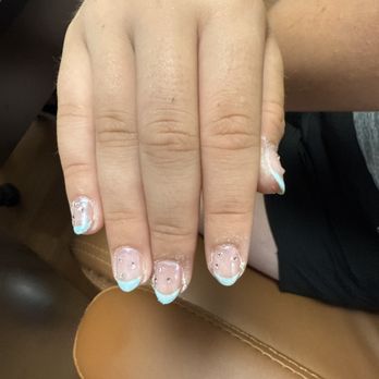 Elle Nails & Spa - Nail Salons Near Me - Hebron, Connecticut