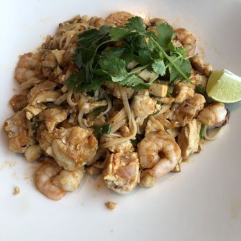 Yard House - 06/17/2025: Shrimp & Chicken Pad Thai. Flavor was very good, a bit too much heat for me. Bean sprouts and peanuts would have been nice. - New American Near Me - San Jose, California Yard House - 06/17/2025: Shrimp & Chicken Pad Thai. Flavor was very good, a bit too much heat for me. Bean sprouts and peanuts would have been nice. - New American Near Me - San Jose, California