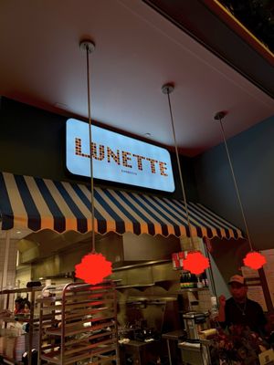 Lunette by null