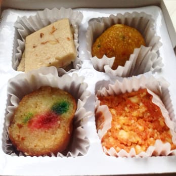 Pak Sweets - Mixed sweet box - Fast Food Near Me - Chicago, Illinois
