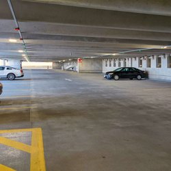 Rutherford GO Station - Tons of parking spots in the new parking structure