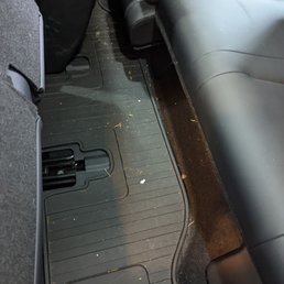 Third row was not vacuum nor the seat leather was conditioned. Third row was not vacuum nor the seat leather was conditioned.
