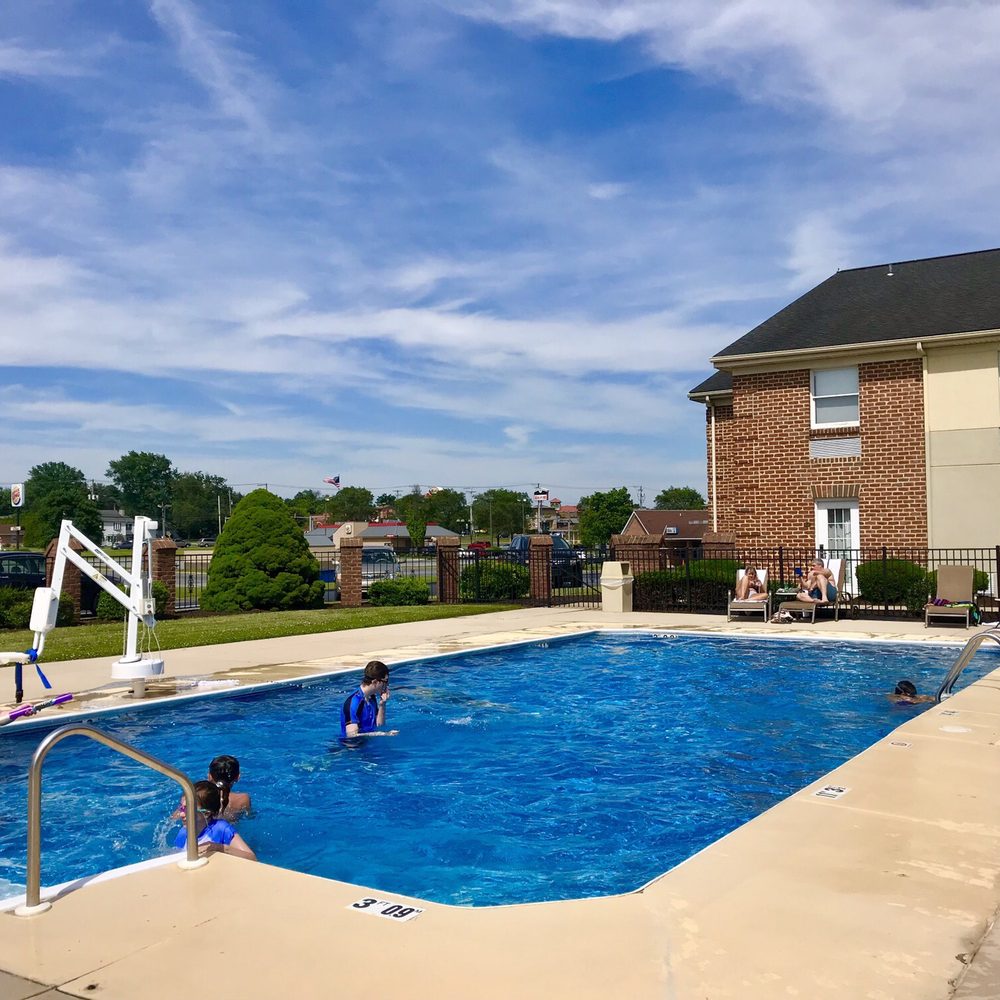 Comfort Inn Lancaster At Rockvale - Pool June 2019 - Hotels Near Me - Lancaster, Pennsylvania