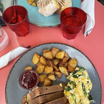 Le Vespe Cafe - Breakfast & Brunch Near Me - Florence, FI