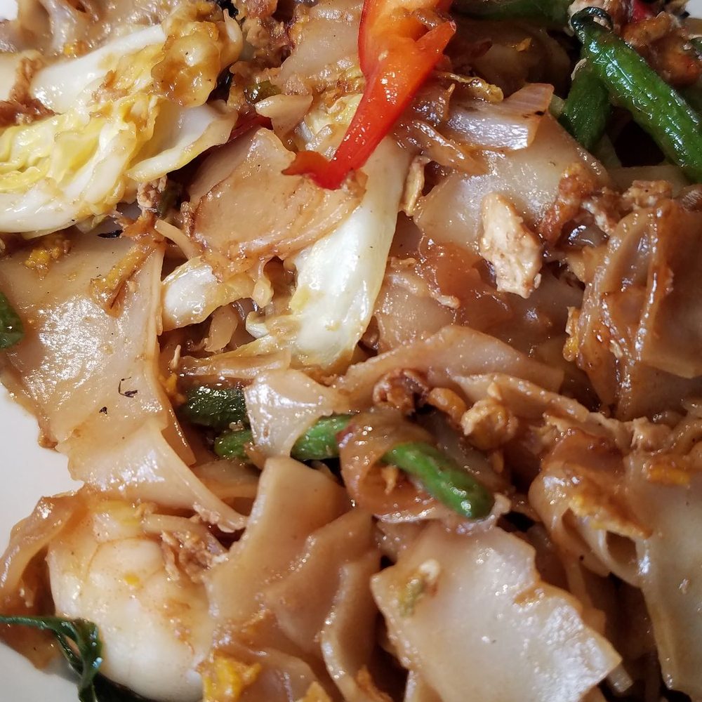 Pikul Thai Bistro - Drunken noodles - Thai Near Me - Fairfield, California Pikul Thai Bistro - Drunken noodles - Thai Near Me - Fairfield, California
