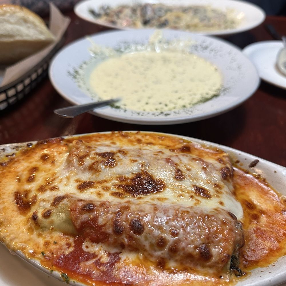 Cannelloni (& Side Alfredo Sauce) Cannelloni (& Side Alfredo Sauce)