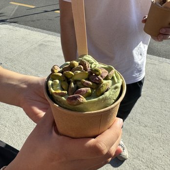 Hoche Glacé - Matcha & pistachio - Ice Cream & Frozen Yogurt Near Me - Montreal, Quebec