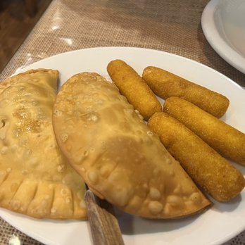 Boriken Restaurant - Empanadillas de Pollo & Sorullitos de Maiz - Puerto Rican Near Me - Beaverton, Oregon