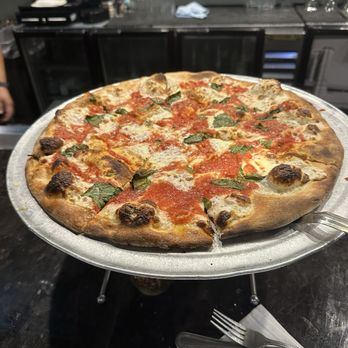 Grimaldi's Pizzeria - 18"  Margarita - Pizza Near Me - Las Vegas, Nevada