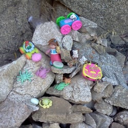 Manzanita Ridge - Weird toy 'shrine'