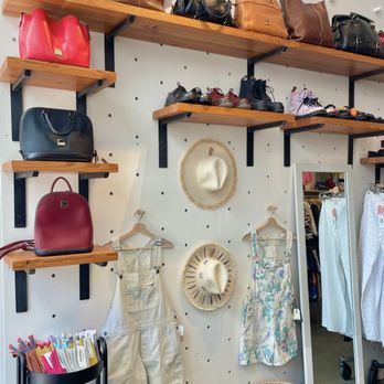 Modo Boutique - ever changing selection of women's clothing shows & accessories - Women's Clothing Near Me - Portland, Oregon Modo Boutique - ever changing selection of women's clothing shows & accessories - Women's Clothing Near Me - Portland, Oregon
