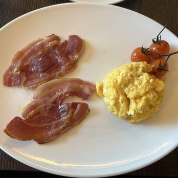Dan Linehan's B&B - Scrambled eggs and bacon - Bed & Breakfast Near Me - Killarney, Kentucky