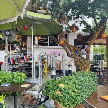 Cafe Americano - Outside shot - Breakfast & Brunch Near Me - Miami Beach, Florida Cafe Americano - Outside shot - Breakfast & Brunch Near Me - Miami Beach, Florida