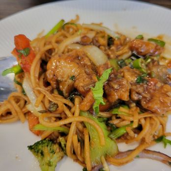 Rowdy's Indian and Hakka - Manchrian chicken in veg hakka chow mien - Indian Near Me - Toronto, Ontario Rowdy's Indian and Hakka - Manchrian chicken in veg hakka chow mien - Indian Near Me - Toronto, Ontario