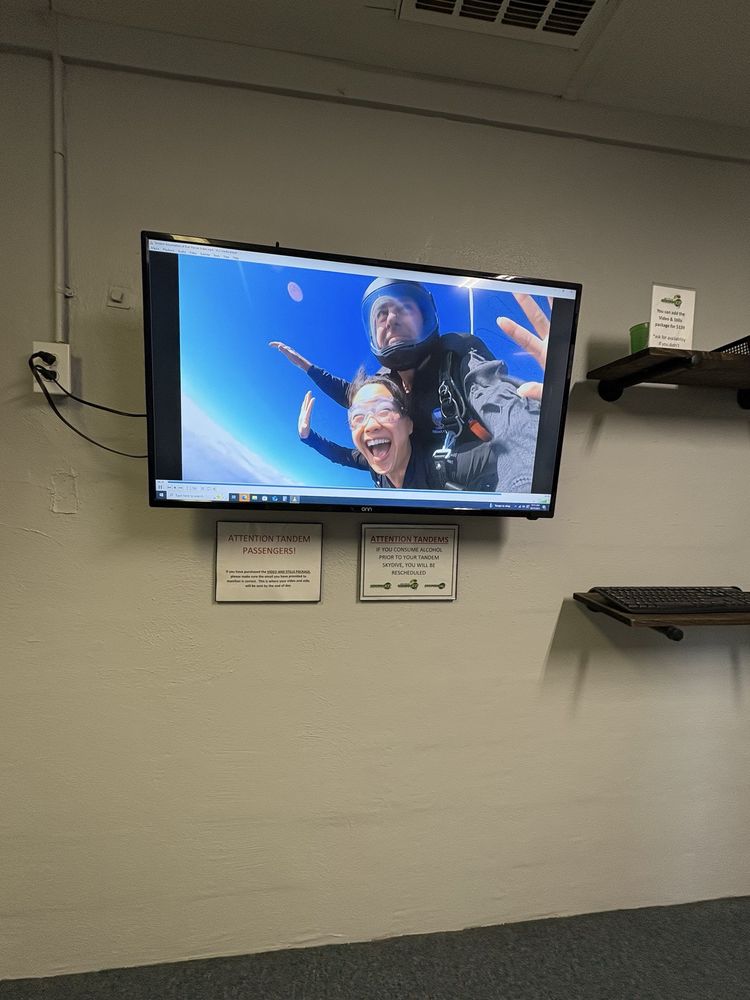 Skydive Paraclete XP Logo