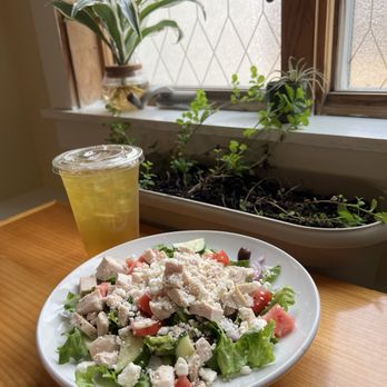 Wild Honey Cafe - Greek Salad with Chicken & Iced Green Tea - Cafes Near Me - Westport, Massachusetts