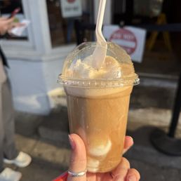 Small rootbeer float