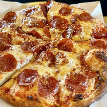 Nik n Willies Pizza of Mammoth - Large Pepperoni Pizza. Delivered to the table piping hot, right outside of the oven. - Pizza Near Me - Mammoth Lakes, California Nik n Willies Pizza of Mammoth - Large Pepperoni Pizza. Delivered to the table piping hot, right outside of the oven. - Pizza Near Me - Mammoth Lakes, California