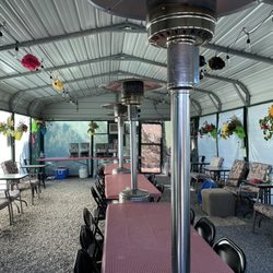 Manzano's Rv Park - Enclosed gathering space
