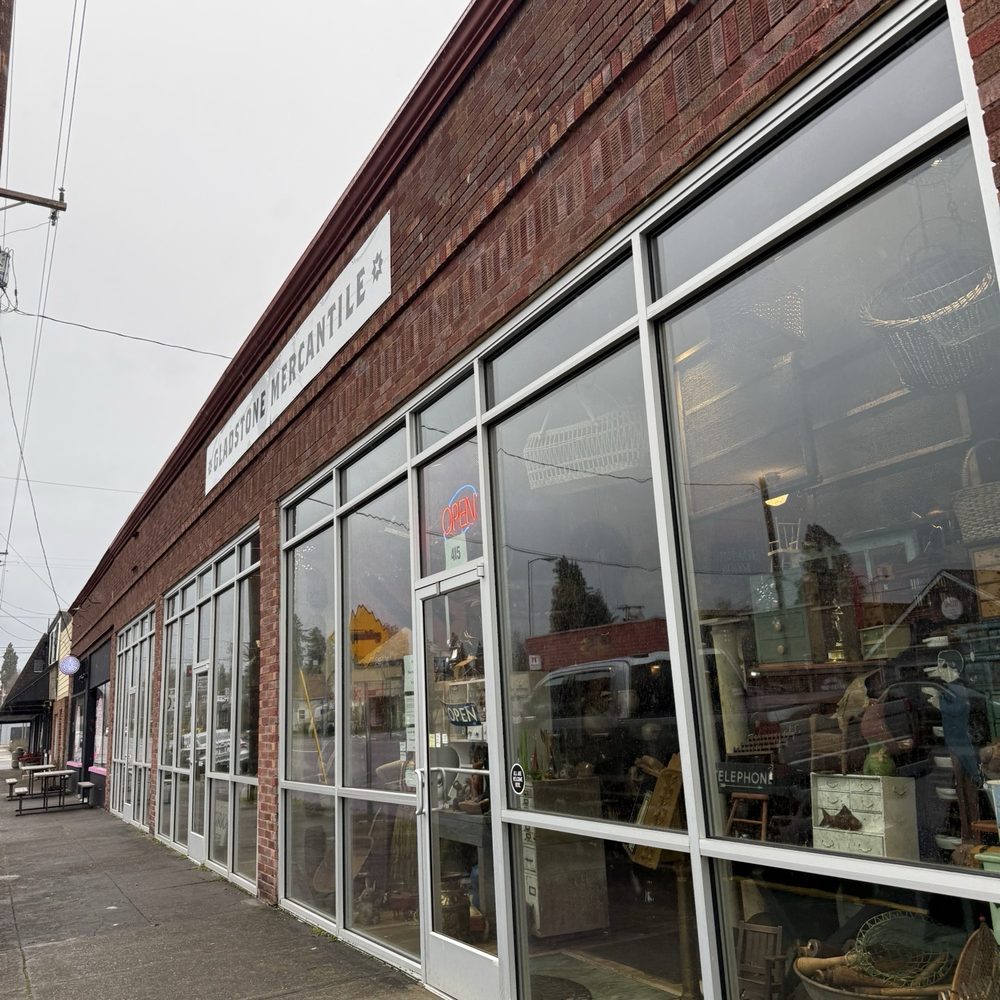 Gladstone Mercantile - Front of building - Used, Vintage & Consignment Near Me - Gladstone, Oregon Gladstone Mercantile - Front of building - Used, Vintage & Consignment Near Me - Gladstone, Oregon