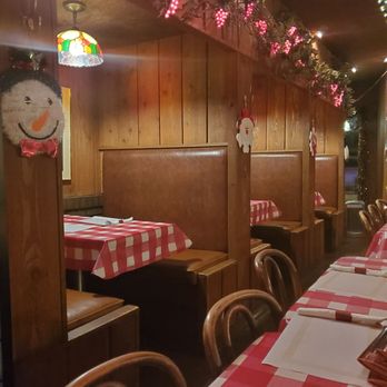 Frank's Pizzeria - 70 year old booths! - Pizza Near Me - Chicago, Illinois
