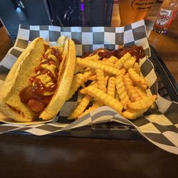 CraftWorx Taproom - Hot Dog & Fries