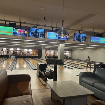 Pinstripes - Bowling alley , lounge style. Not very big - Bowling Near Me - Canoga Park, California