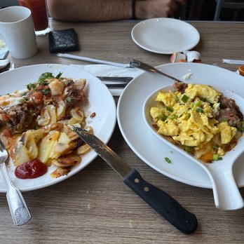 Broken Yolk Cafe - American Near Me - Glendora, California