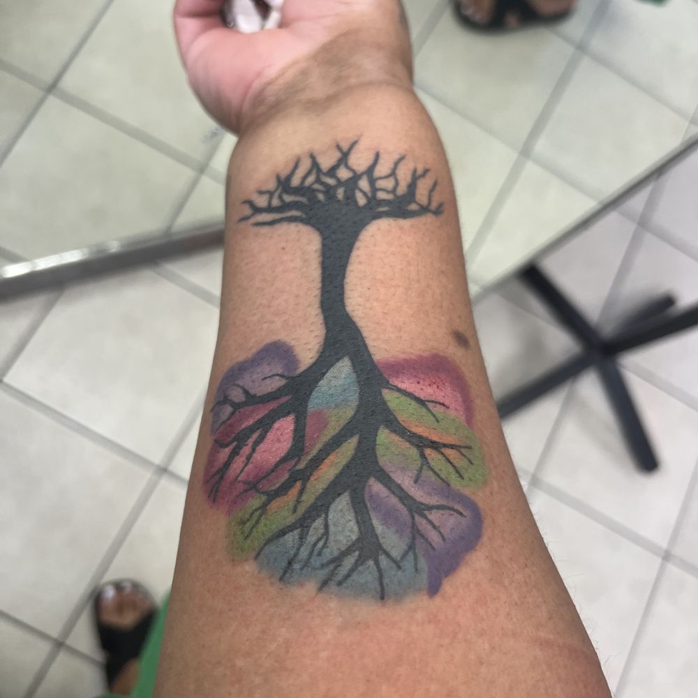 Tattoo received, did not follow the inspiration in terms of the foliage of the leaves away from the branches. Tattoo received, did not follow the inspiration in terms of the foliage of the leaves away from the branches.