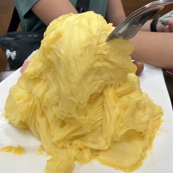 Frostcity - Mango shaved Ice - Desserts Near Me - Honolulu, Hawaii