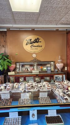 Muth's Candies by null