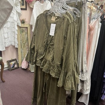 Elizabeth's Tres Chic - Women's Clothing Near Me - Wilmington, North Carolina