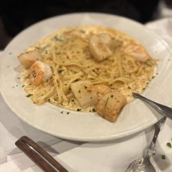 Cajun pasta Alfredo with scallops and shrimp