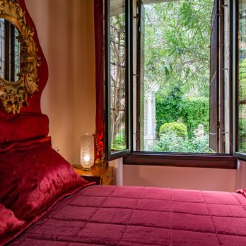 Ca' Granda - Master Bedroom - Malipiero Apartment - Vacation Rental Agents Near Me - Venezia, VE